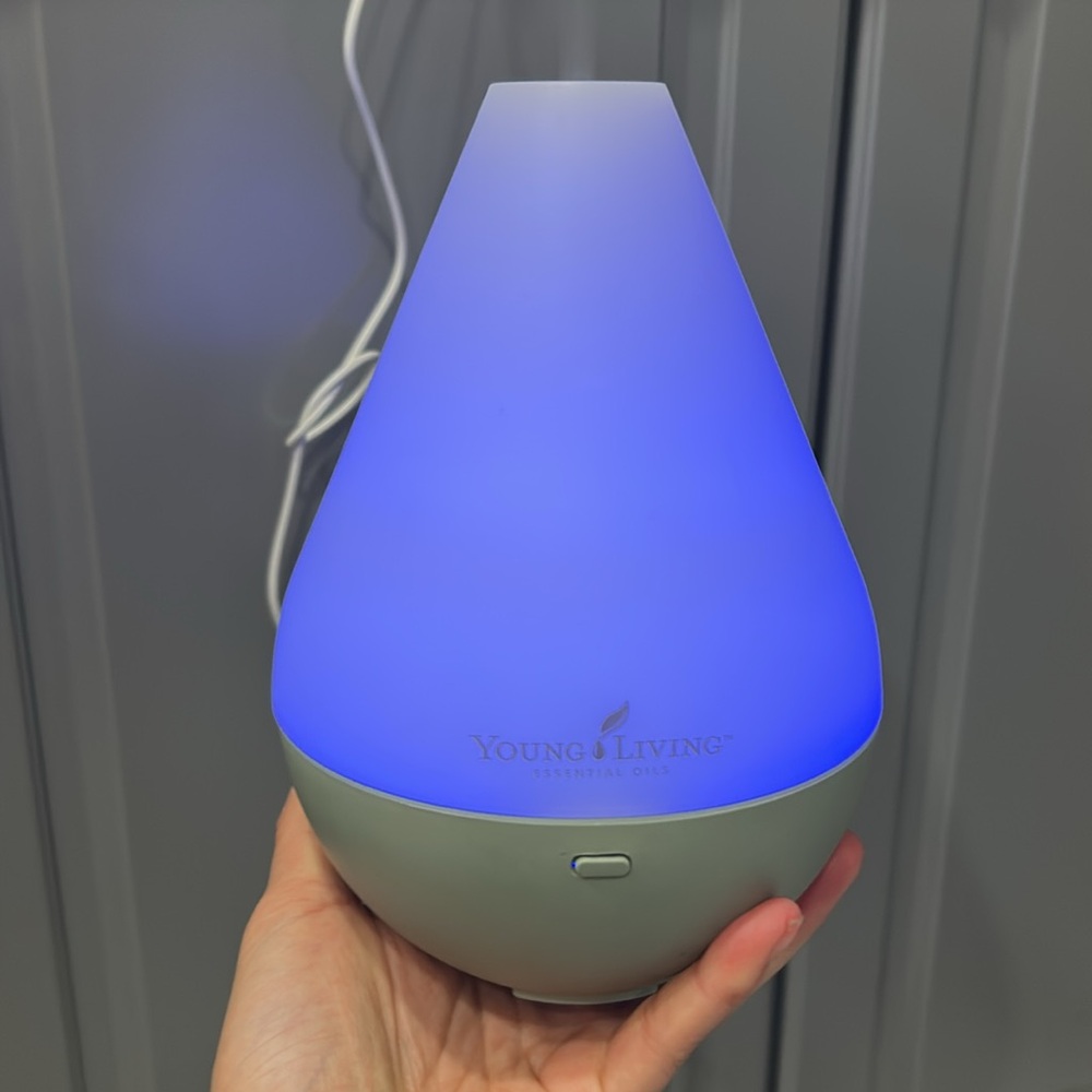 Young Living Dewdrop Essential Oil Diffuser - Picture 7 of 8